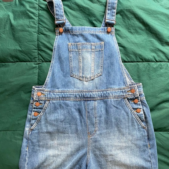 Boden size 10 overall shorts, only worn twice. - Picture 2 of 2